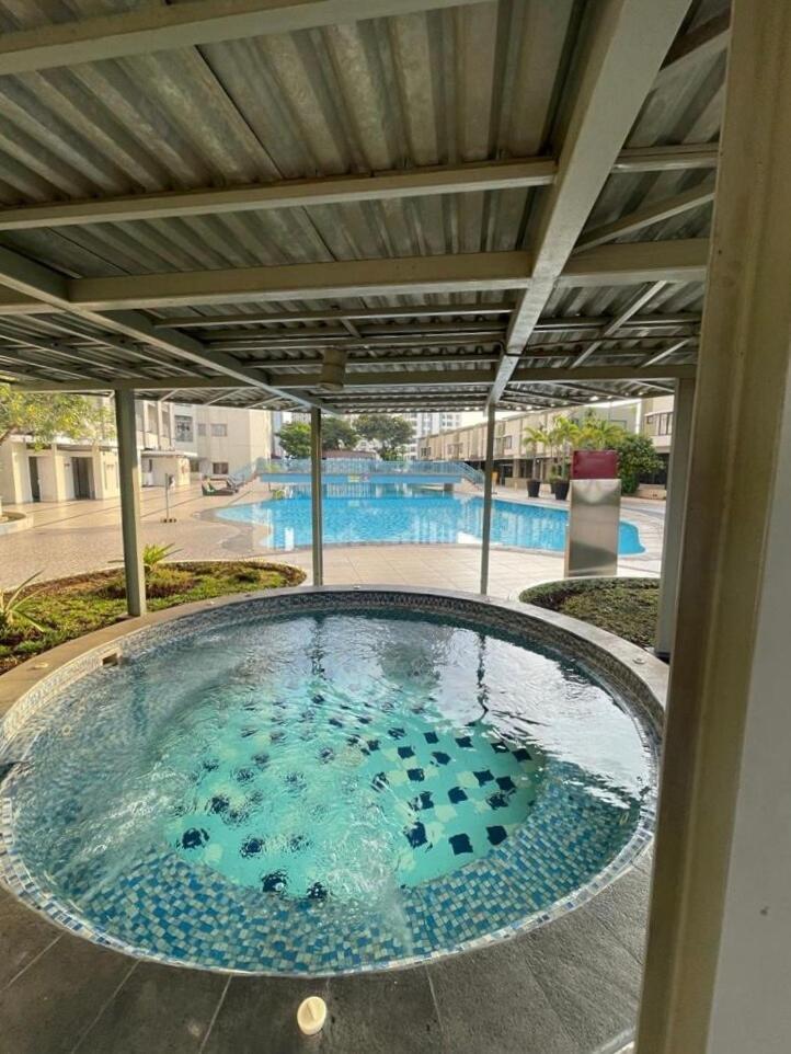 Cosmo Park Town House *